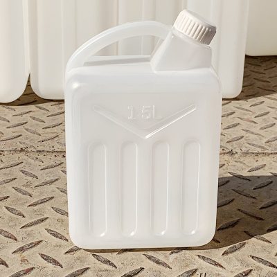 Transparent plastic bucket (1)