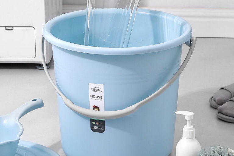Haogle Factory Direct Sale Plastic Water Bucket with Handle for Cleaning (Blue, Green, Pink)