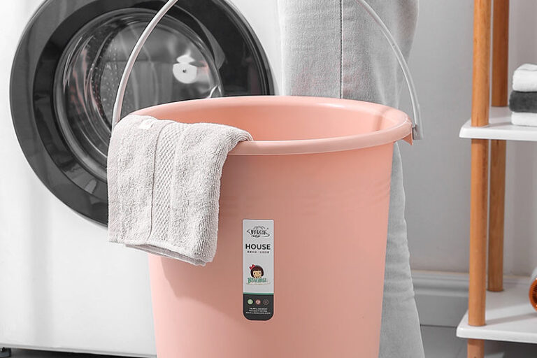 Haogle Factory Direct Sale Plastic Water Bucket with Handle for Cleaning (Blue, Green, Pink)