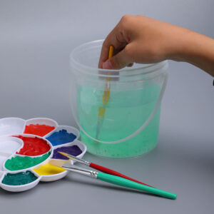 plastic bucket with lid and handle