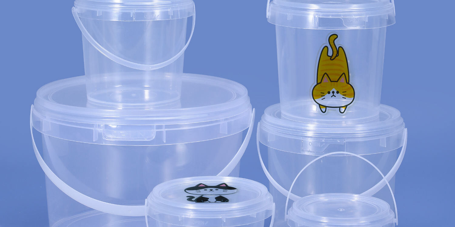 plastic bucket with lid and handle